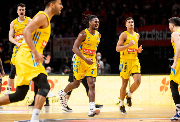 员随附一定 员随附一定